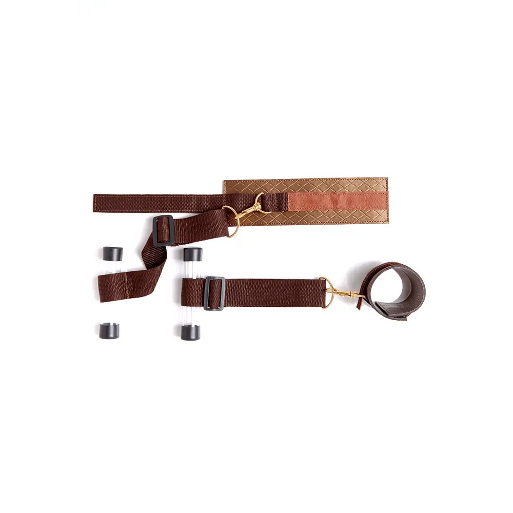 Sweet Surrender - Door Binding with Handcuffs - foto 3